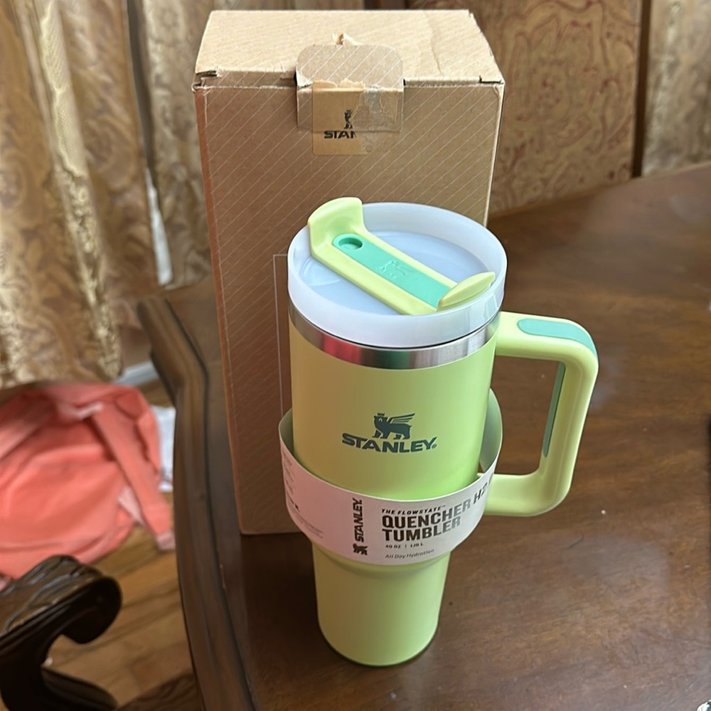 Stanley Quencher H2.0 Tumbler 40 OZ